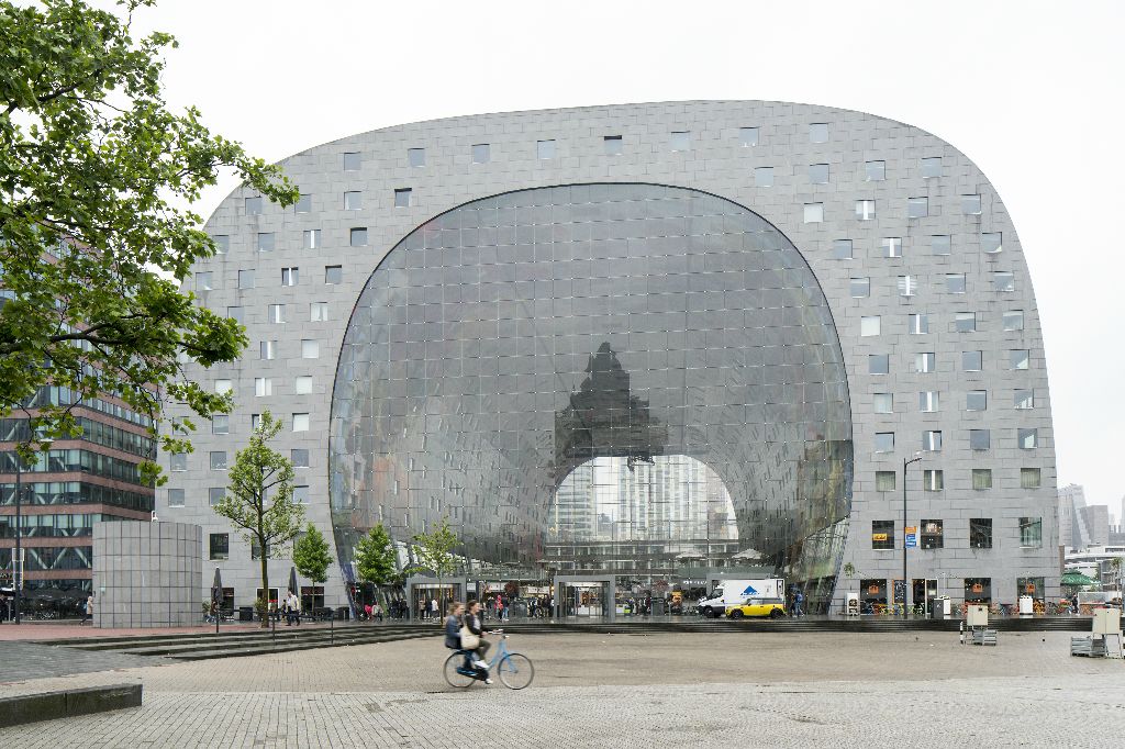Die erste überdachte Markthalle der Niederlande (MVRDV 2014)  ...